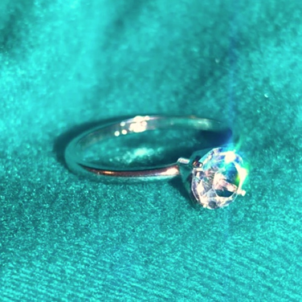 Vintage Uncas Vanderbilt Silver Tone round simulated diamond CZ Solitaire SZ 10